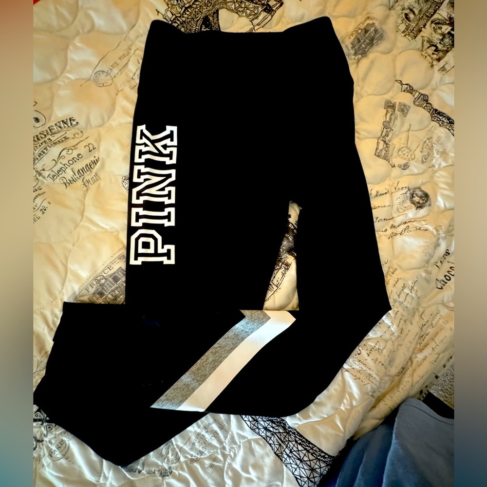 Yoga pants from Pink in excellent condition new without tag